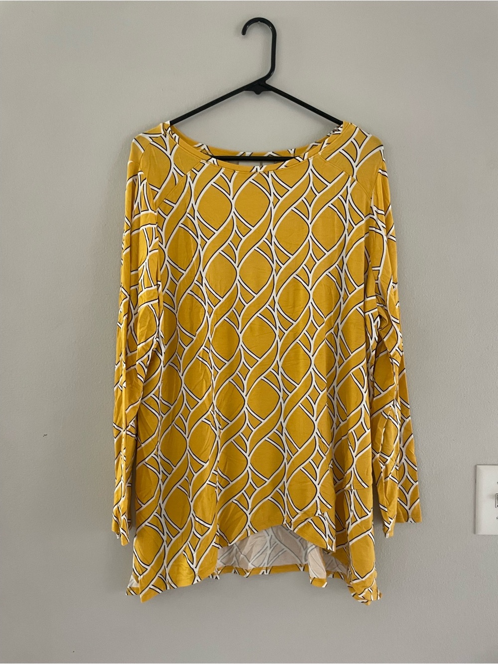 Zenergy by Chicos Mustard Black & White Geometric Long-Sleeve Blouse